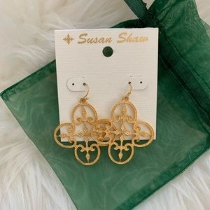 Susan Shaw pierced gold tone earrings. NWT